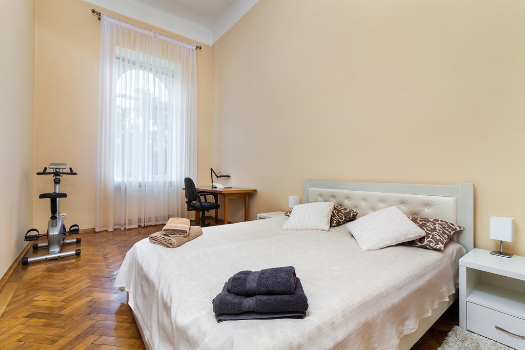 Svobody Ave Apartment Lviv Buitenkant foto